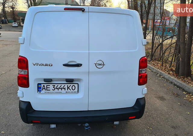 Білий Опель Віваро, об'ємом двигуна 2 л та пробігом 130 тис. км за 22500 $, фото 1 на Automoto.ua