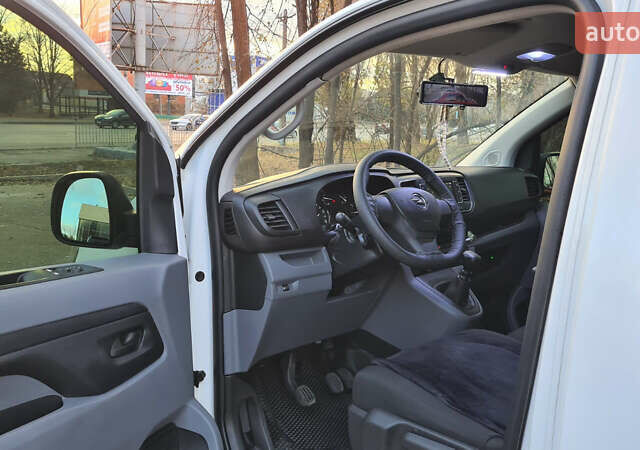 Білий Опель Віваро, об'ємом двигуна 2 л та пробігом 130 тис. км за 22500 $, фото 15 на Automoto.ua