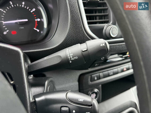 Белый Опель Виваро, объемом двигателя 1.5 л и пробегом 159 тыс. км за 19300 $, фото 44 на Automoto.ua