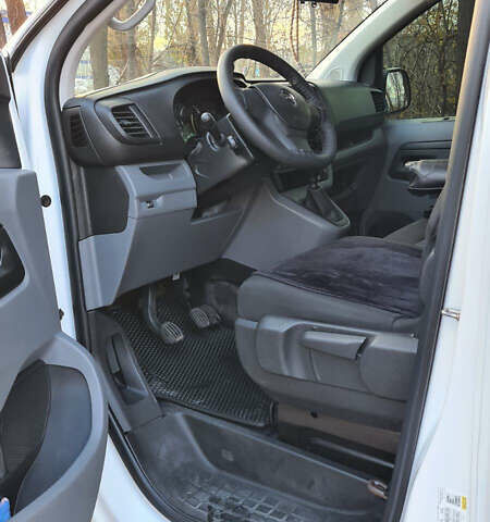 Білий Опель Віваро, об'ємом двигуна 2 л та пробігом 130 тис. км за 22500 $, фото 5 на Automoto.ua