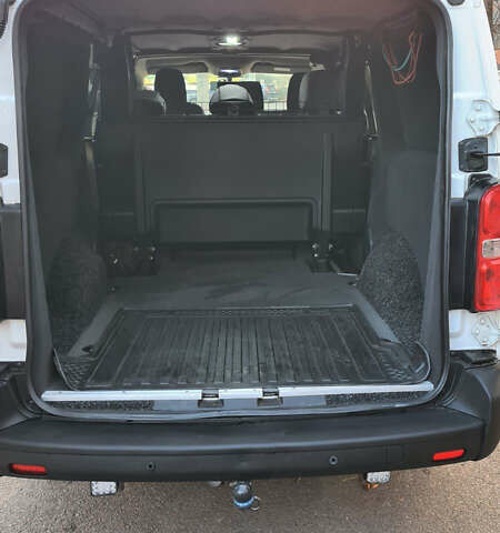 Білий Опель Віваро, об'ємом двигуна 2 л та пробігом 130 тис. км за 22500 $, фото 16 на Automoto.ua