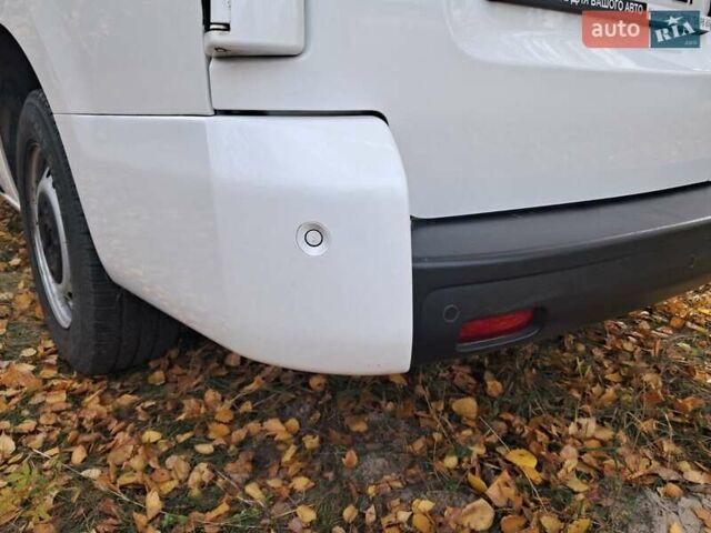 Белый Опель Виваро, объемом двигателя 2 л и пробегом 87 тыс. км за 24999 $, фото 13 на Automoto.ua