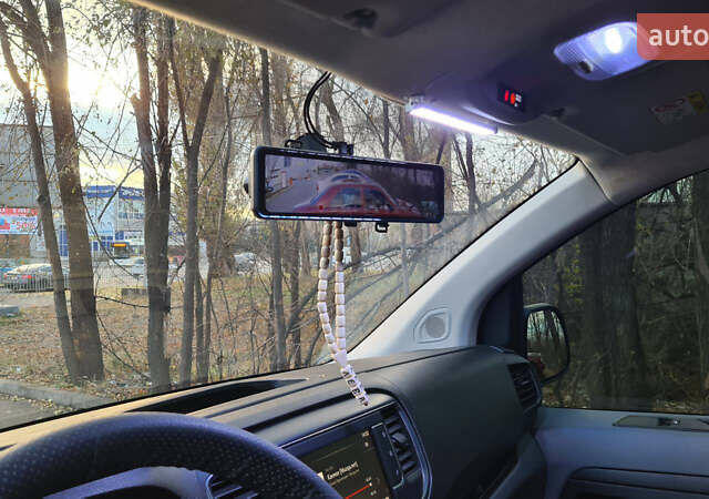 Білий Опель Віваро, об'ємом двигуна 2 л та пробігом 130 тис. км за 22500 $, фото 9 на Automoto.ua