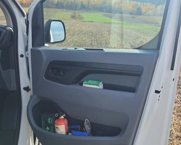 Белый Опель Виваро, объемом двигателя 2 л и пробегом 87 тыс. км за 24999 $, фото 9 на Automoto.ua