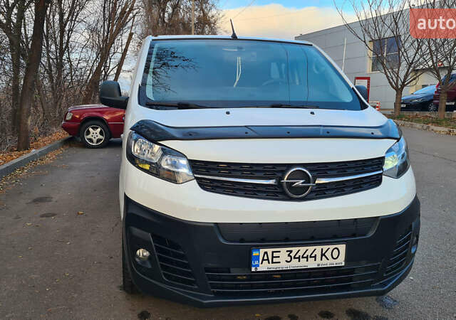 Білий Опель Віваро, об'ємом двигуна 2 л та пробігом 130 тис. км за 22500 $, фото 2 на Automoto.ua