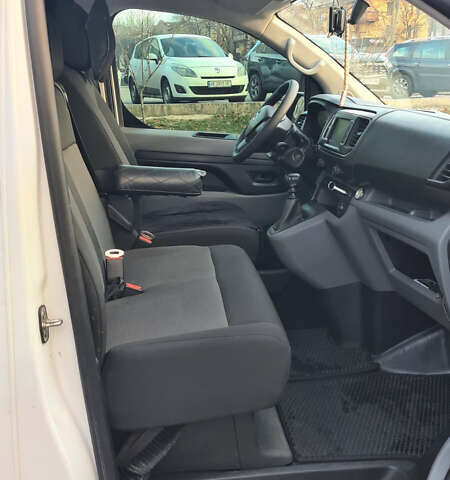 Білий Опель Віваро, об'ємом двигуна 2 л та пробігом 130 тис. км за 22500 $, фото 4 на Automoto.ua