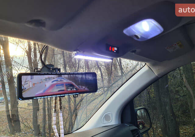 Білий Опель Віваро, об'ємом двигуна 2 л та пробігом 130 тис. км за 22500 $, фото 7 на Automoto.ua