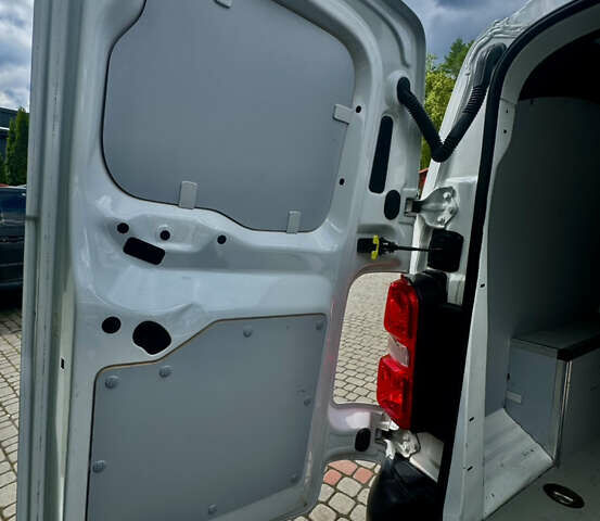 Білий Опель Віваро, об'ємом двигуна 2 л та пробігом 74 тис. км за 24999 $, фото 14 на Automoto.ua