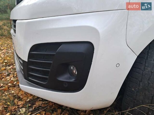 Белый Опель Виваро, объемом двигателя 2 л и пробегом 87 тыс. км за 24999 $, фото 12 на Automoto.ua