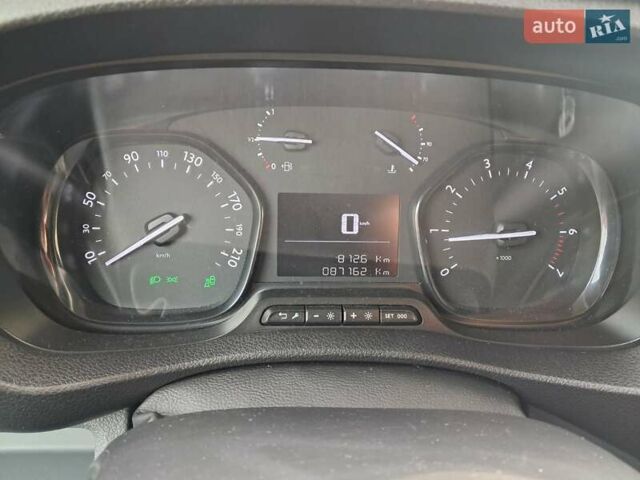 Белый Опель Виваро, объемом двигателя 2 л и пробегом 87 тыс. км за 24999 $, фото 16 на Automoto.ua