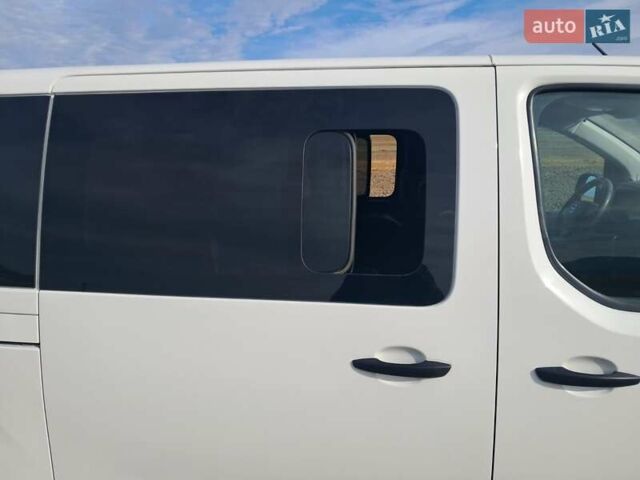 Белый Опель Виваро, объемом двигателя 2 л и пробегом 87 тыс. км за 24999 $, фото 7 на Automoto.ua