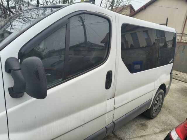 Белый Опель Виваро, объемом двигателя 1.9 л и пробегом 415 тыс. км за 5100 $, фото 3 на Automoto.ua