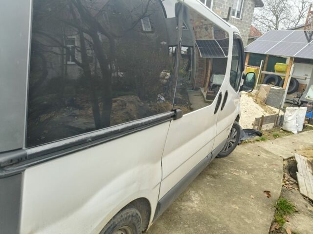 Белый Опель Виваро, объемом двигателя 1.9 л и пробегом 415 тыс. км за 5100 $, фото 2 на Automoto.ua