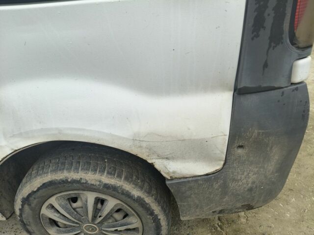 Белый Опель Виваро, объемом двигателя 1.9 л и пробегом 415 тыс. км за 5100 $, фото 4 на Automoto.ua