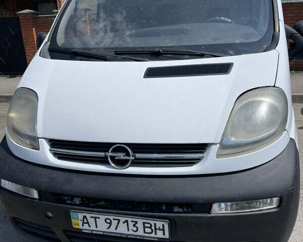 Белый Опель Виваро, объемом двигателя 1.9 л и пробегом 500 тыс. км за 8500 $, фото 1 на Automoto.ua