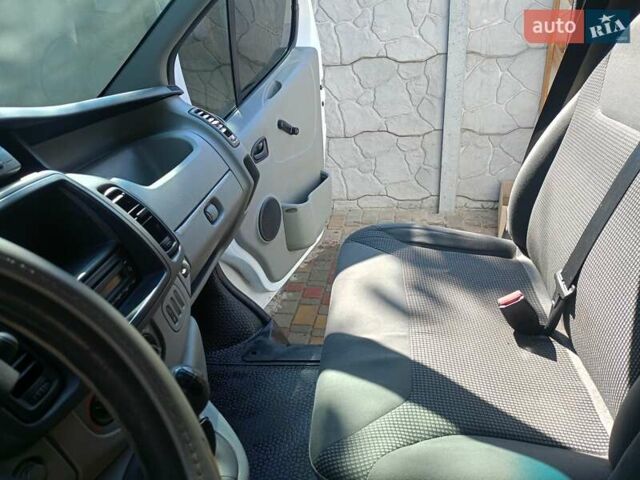 Белый Опель Виваро, объемом двигателя 2 л и пробегом 435 тыс. км за 13700 $, фото 8 на Automoto.ua