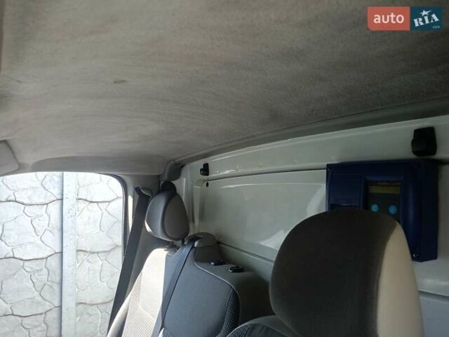 Белый Опель Виваро, объемом двигателя 2 л и пробегом 435 тыс. км за 13700 $, фото 7 на Automoto.ua