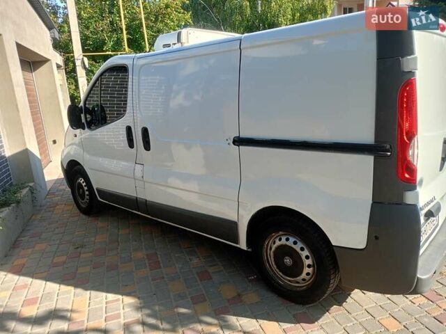 Белый Опель Виваро, объемом двигателя 2 л и пробегом 435 тыс. км за 13700 $, фото 3 на Automoto.ua