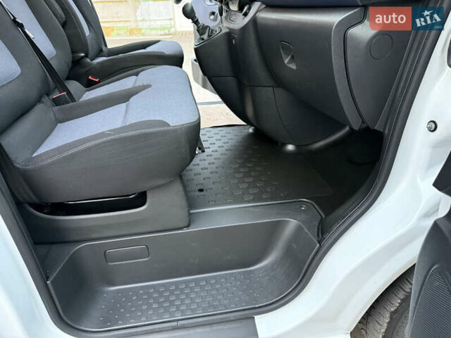 Белый Опель Виваро, объемом двигателя 1.6 л и пробегом 237 тыс. км за 17900 $, фото 36 на Automoto.ua