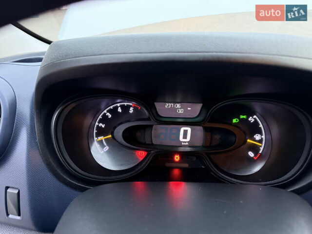 Белый Опель Виваро, объемом двигателя 1.6 л и пробегом 237 тыс. км за 17900 $, фото 28 на Automoto.ua