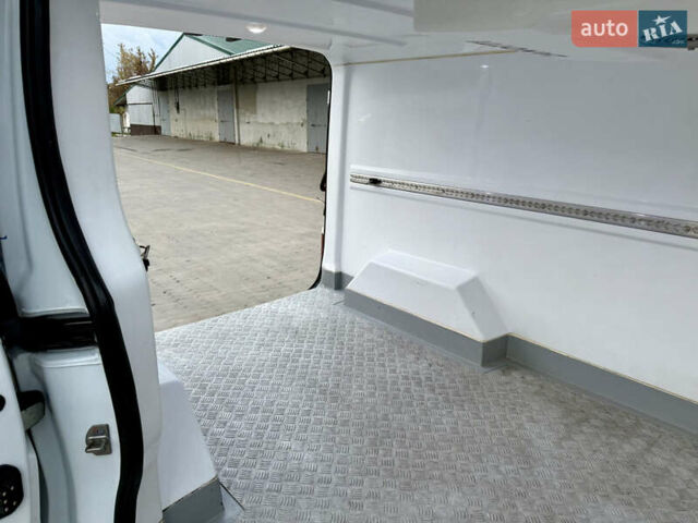 Белый Опель Виваро, объемом двигателя 1.6 л и пробегом 237 тыс. км за 17900 $, фото 39 на Automoto.ua