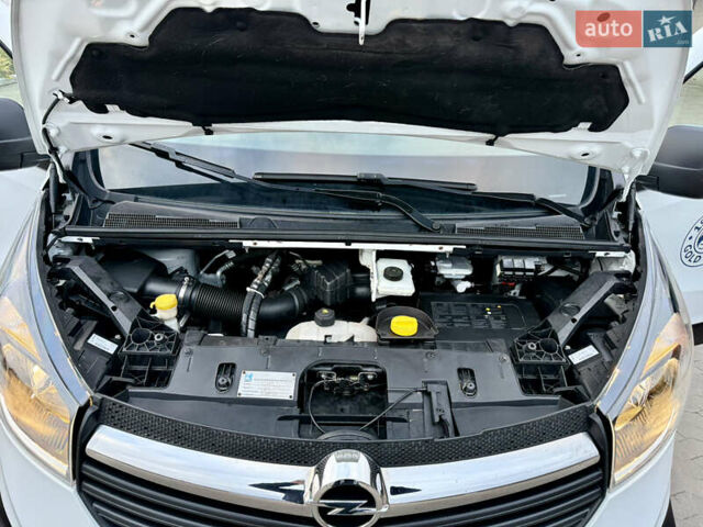 Белый Опель Виваро, объемом двигателя 1.6 л и пробегом 237 тыс. км за 17900 $, фото 18 на Automoto.ua