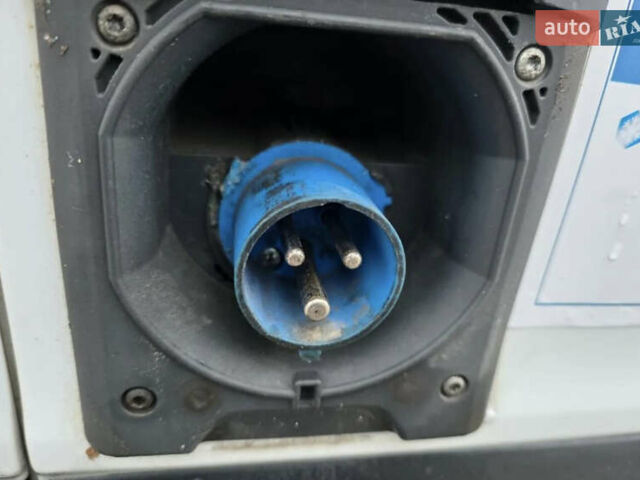 Белый Опель Виваро, объемом двигателя 1.6 л и пробегом 225 тыс. км за 19900 $, фото 5 на Automoto.ua