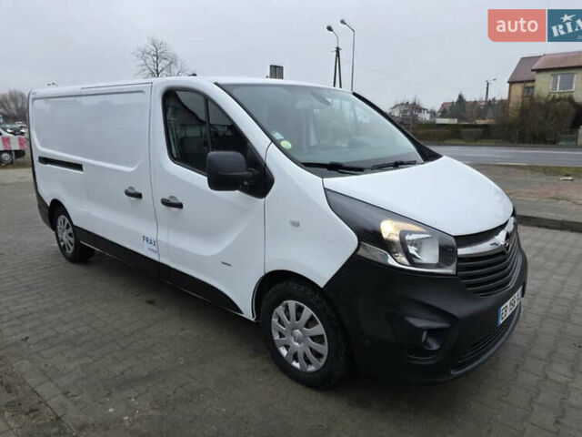 Белый Опель Виваро, объемом двигателя 1.6 л и пробегом 225 тыс. км за 19900 $, фото 1 на Automoto.ua