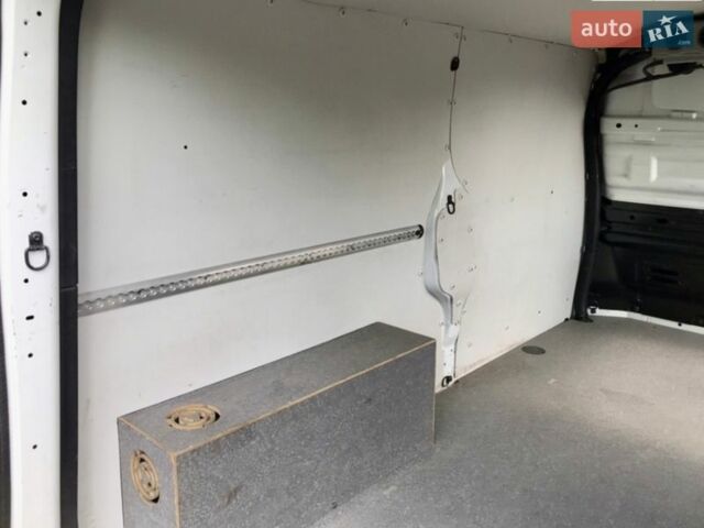 Белый Опель Виваро, объемом двигателя 1.6 л и пробегом 365 тыс. км за 13500 $, фото 9 на Automoto.ua