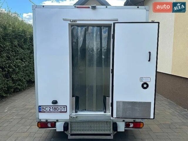 Белый Опель Виваро, объемом двигателя 1.6 л и пробегом 135 тыс. км за 16900 $, фото 4 на Automoto.ua