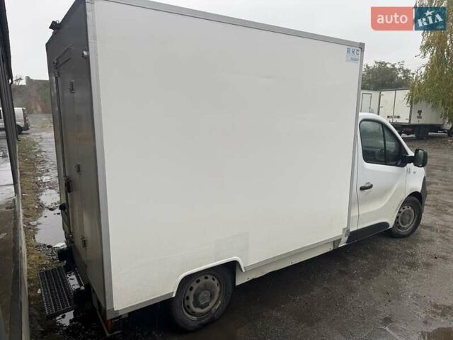 Белый Опель Виваро, объемом двигателя 1.6 л и пробегом 280 тыс. км за 15000 $, фото 2 на Automoto.ua