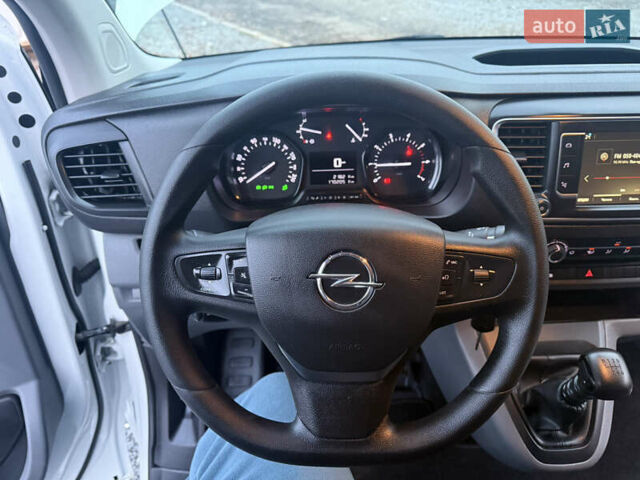 Білий Опель Віваро, об'ємом двигуна 2 л та пробігом 170 тис. км за 24900 $, фото 17 на Automoto.ua