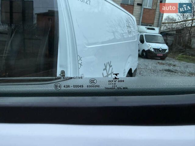 Білий Опель Віваро, об'ємом двигуна 2 л та пробігом 170 тис. км за 24900 $, фото 13 на Automoto.ua