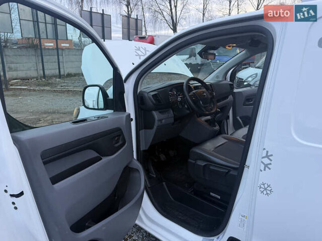 Білий Опель Віваро, об'ємом двигуна 2 л та пробігом 170 тис. км за 24900 $, фото 11 на Automoto.ua