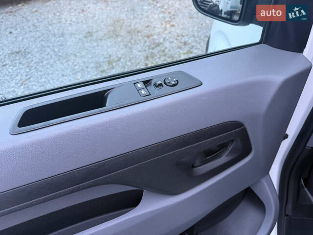 Білий Опель Віваро, об'ємом двигуна 2 л та пробігом 170 тис. км за 24900 $, фото 12 на Automoto.ua