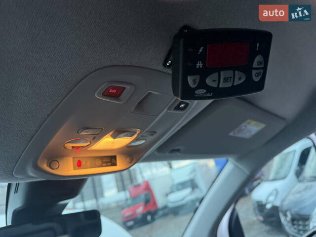 Білий Опель Віваро, об'ємом двигуна 2 л та пробігом 170 тис. км за 24900 $, фото 23 на Automoto.ua