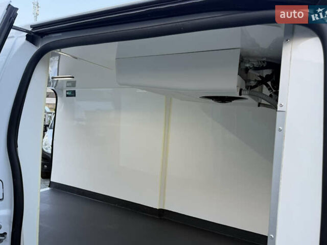 Білий Опель Віваро, об'ємом двигуна 2 л та пробігом 170 тис. км за 24900 $, фото 44 на Automoto.ua