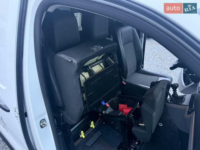 Білий Опель Віваро, об'ємом двигуна 2 л та пробігом 170 тис. км за 24900 $, фото 31 на Automoto.ua