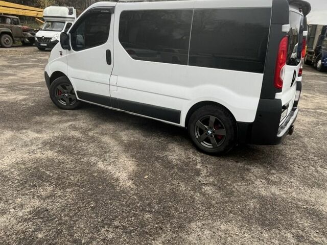 Білий Опель Віваро, об'ємом двигуна 2 л та пробігом 240 тис. км за 11500 $, фото 7 на Automoto.ua