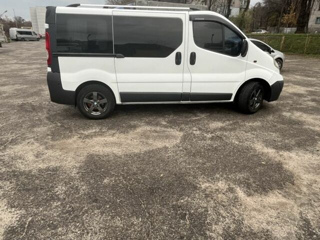 Білий Опель Віваро, об'ємом двигуна 2 л та пробігом 240 тис. км за 11500 $, фото 6 на Automoto.ua