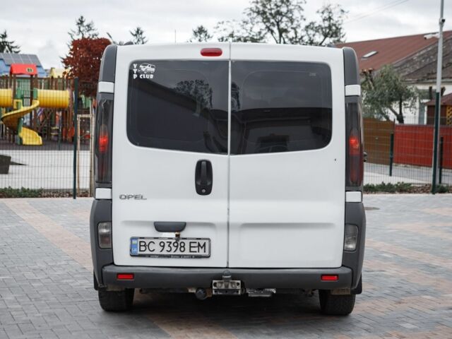 Белый Опель Виваро, объемом двигателя 1.8 л и пробегом 400 тыс. км за 7800 $, фото 5 на Automoto.ua