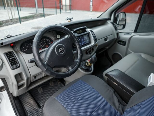 Белый Опель Виваро, объемом двигателя 1.8 л и пробегом 400 тыс. км за 7800 $, фото 10 на Automoto.ua