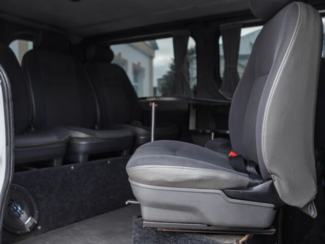 Белый Опель Виваро, объемом двигателя 1.8 л и пробегом 400 тыс. км за 7800 $, фото 18 на Automoto.ua