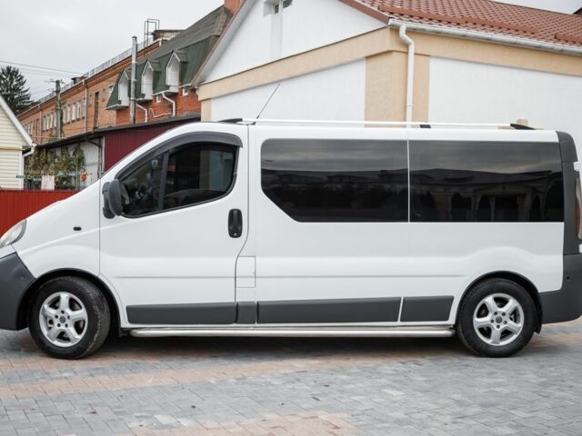 Белый Опель Виваро, объемом двигателя 1.8 л и пробегом 400 тыс. км за 7800 $, фото 3 на Automoto.ua