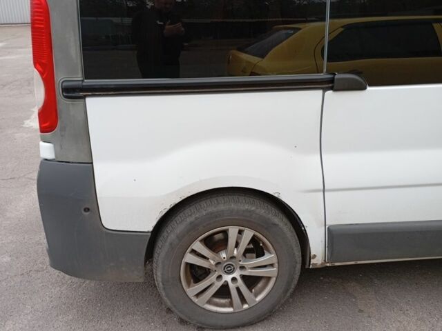 Белый Опель Виваро, объемом двигателя 2 л и пробегом 425 тыс. км за 7000 $, фото 1 на Automoto.ua