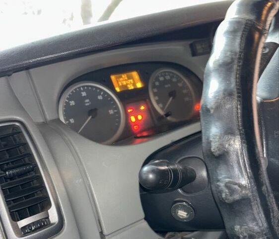 Білий Опель Віваро, об'ємом двигуна 2.5 л та пробігом 378 тис. км за 7100 $, фото 6 на Automoto.ua