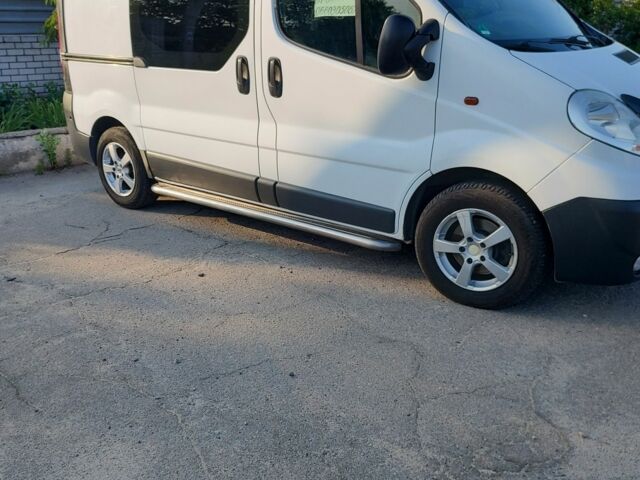 Білий Опель Віваро, об'ємом двигуна 2 л та пробігом 200 тис. км за 10000 $, фото 2 на Automoto.ua