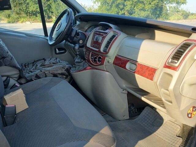 Білий Опель Віваро, об'ємом двигуна 2 л та пробігом 200 тис. км за 10000 $, фото 8 на Automoto.ua