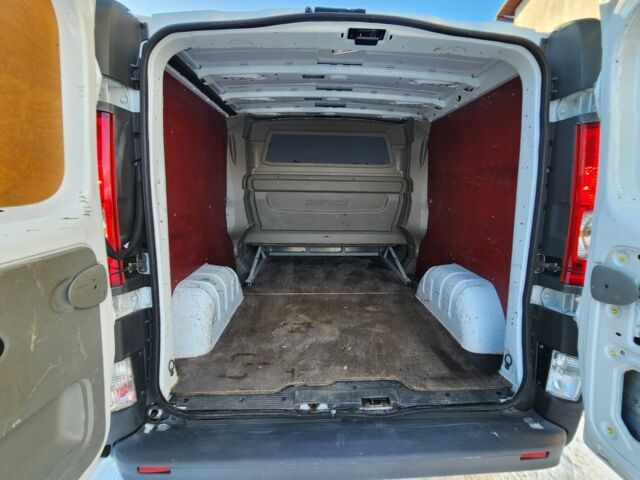 Білий Опель Віваро, об'ємом двигуна 2 л та пробігом 282 тис. км за 13700 $, фото 7 на Automoto.ua