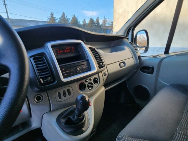 Білий Опель Віваро, об'ємом двигуна 2 л та пробігом 282 тис. км за 13700 $, фото 6 на Automoto.ua